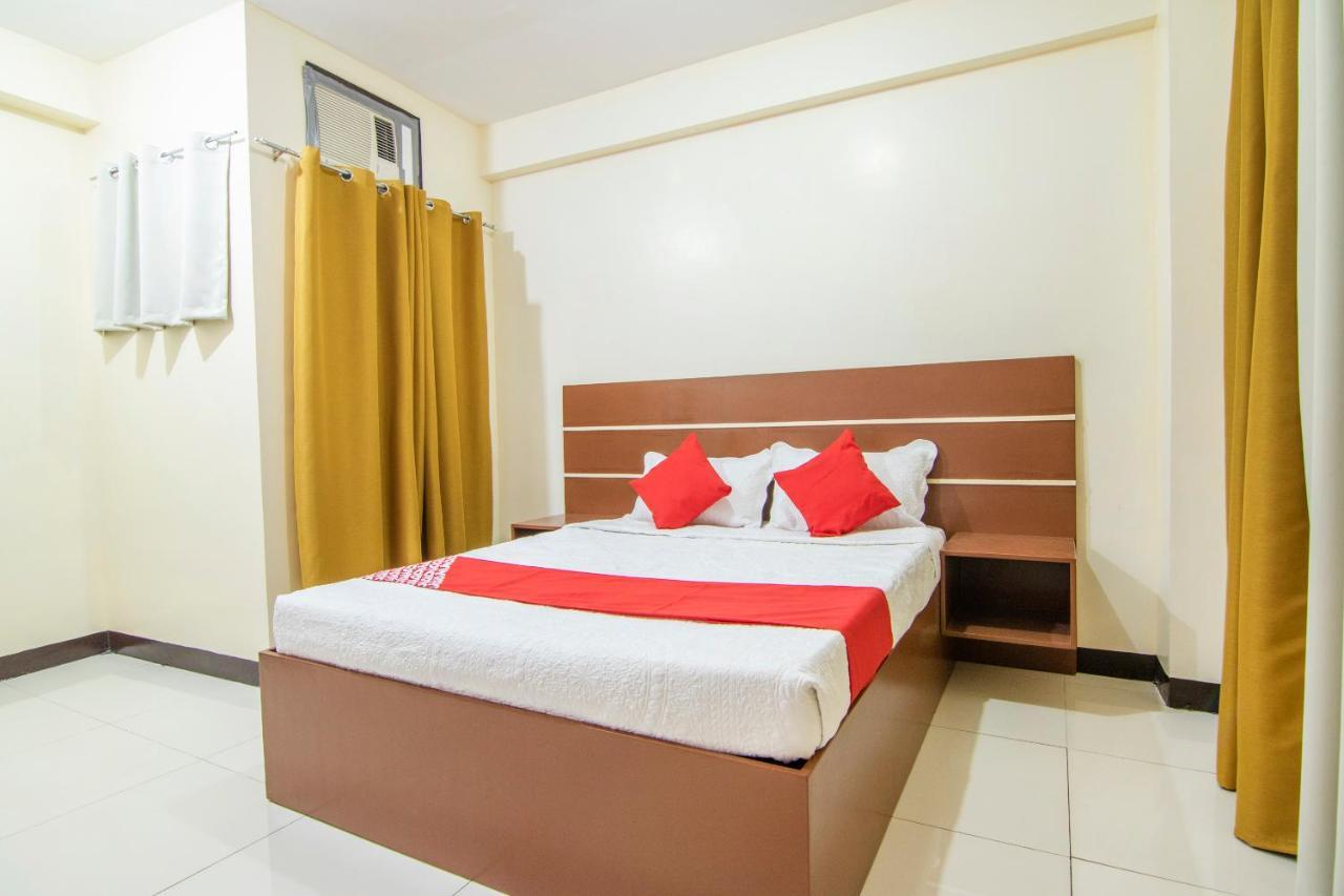 Vaccinated Staff - OYO 578 Red Velvet Suites Manila Exterior foto