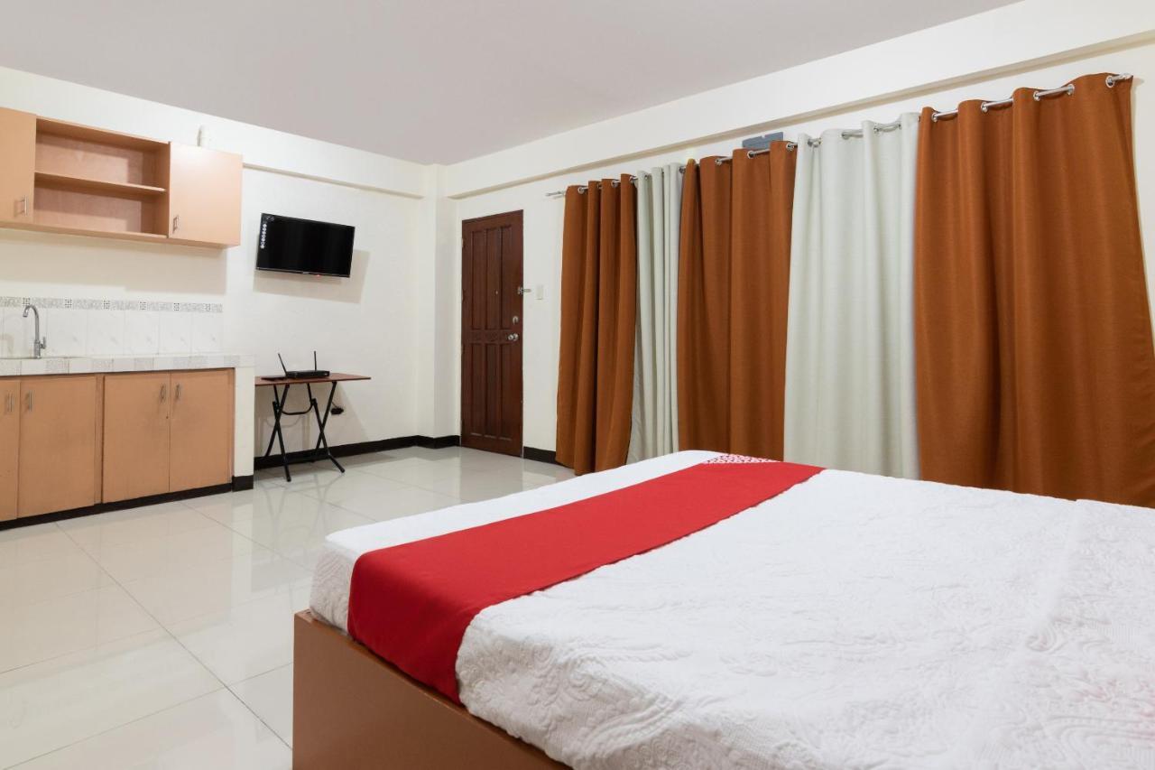 Vaccinated Staff - OYO 578 Red Velvet Suites Manila Exterior foto