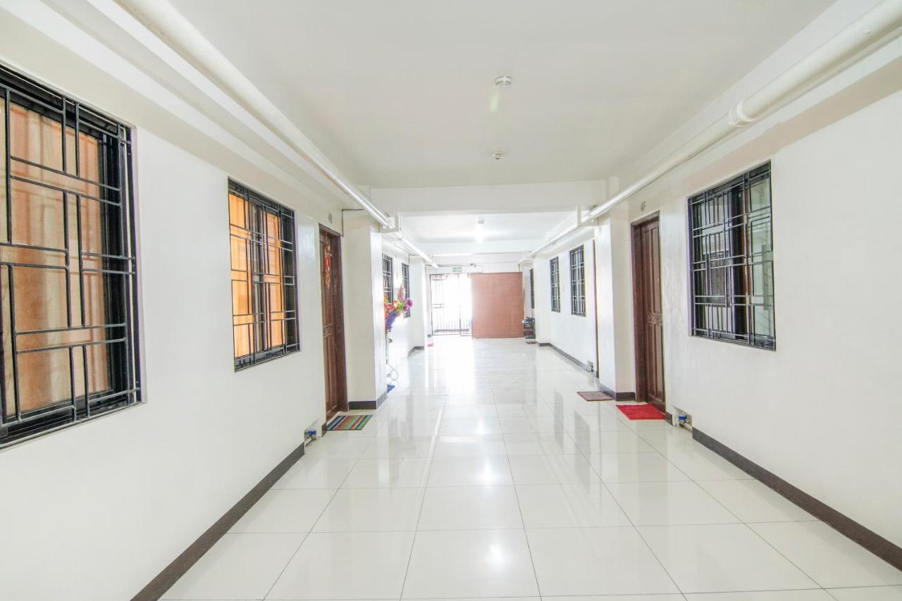 Vaccinated Staff - OYO 578 Red Velvet Suites Manila Exterior foto